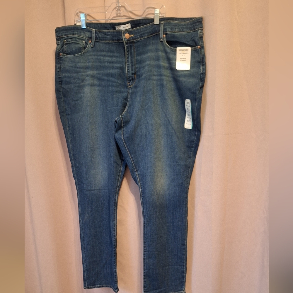 NWT Signature By Levi Strauss Womens Straight Leg Jeans, Size 28L | 39 X 34